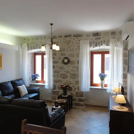 Petrosa Villa