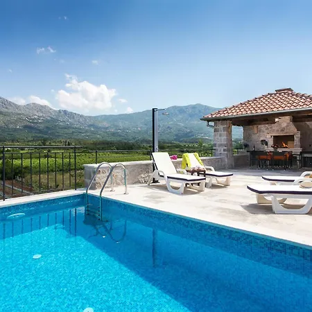 Petrosa Villa