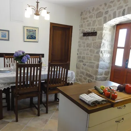 Petrosa Villa *